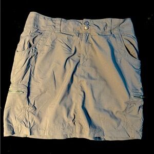 LL Bean Gray Cargo Skort
Size 8